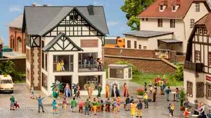Modegeschäft mit Figuren und Antrieb - 66501 von Noch + Figuren Set 16241 - Bild 1 von 8