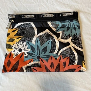 LeSportsac Kosmetiktasche Kosmetiktasche mit stilisiertem Blumenmuster - Bild 1 von 6