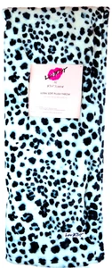 Betsey Johnson Ultra Soft Plush Throw Leopard Spots Blk/Whi/Blue 50" x 70" BNWT - Picture 1 of 4