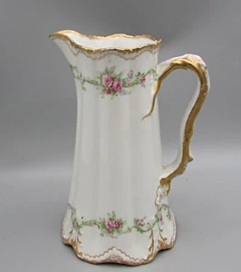 Theodore Haviland Ewer Grande - Rosas Rosas/Rollos Verdes - Schleiger 1247v - Imagen 1 de 7