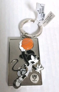Disney Parks NBA Experience Brooklyn Nets Mickey Mouse Basketball Schlüsselanhänger Neu mit Etikett - Bild 1 von 3