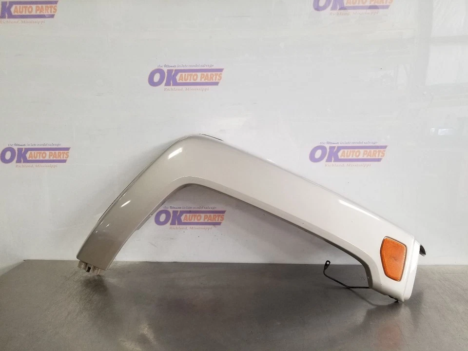 09 2009 HUMMER H3T PASSENGER RIGHT LARGE FENDER FLARE WITH LAMP GRAY  Foto 1 de 4