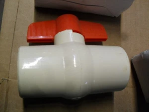 Colonial Valve V17491CE 1-1/2" CPVC Ball Valve Socket x Socket - Bild 1 von 3