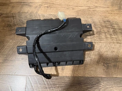 Mazda 626 / MX-6 1988 - 1992 caja de altavoces debajo del asiento - woofer Foto 1 de 4