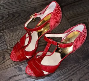 Reptile de cuero rojo con tiras de plataforma Michael Kors con pelo de becerro talla 7M - Imagen 1 de 12