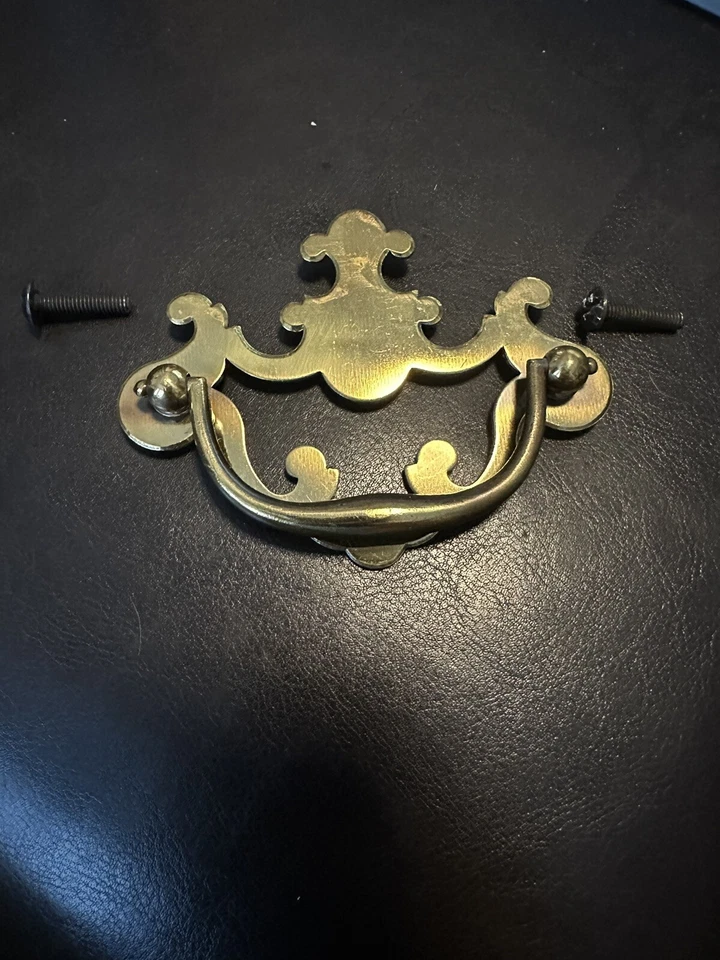 Tirador de cajón de cereza vintage Drexel Foto 1 de 1