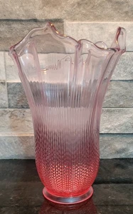 Vintage Pink Fenton Ribbed Handkerchief Vase Fluted Glass 6.5" - Picture 1 of 7