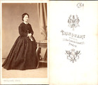 CDV Trinquart, Paris, femme en robe &#224; petits carreaux en pose, circa 1865 Vintag