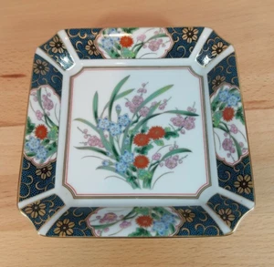 Vintage handbemalt japanische quadratische Schmuckschale Teller rot blau Blumen Goldakzente - Bild 1 von 5