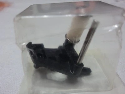 Ricambio Videoregistratore VHS  S.VHS PHILIPS FUNAI Guida nastro SX 996500008560 - Immagine 1 di 4