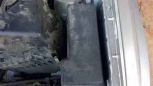 01 02 03 TOYOTA HIGHLANDER Engine Fuse Box - Picture 1 of 1