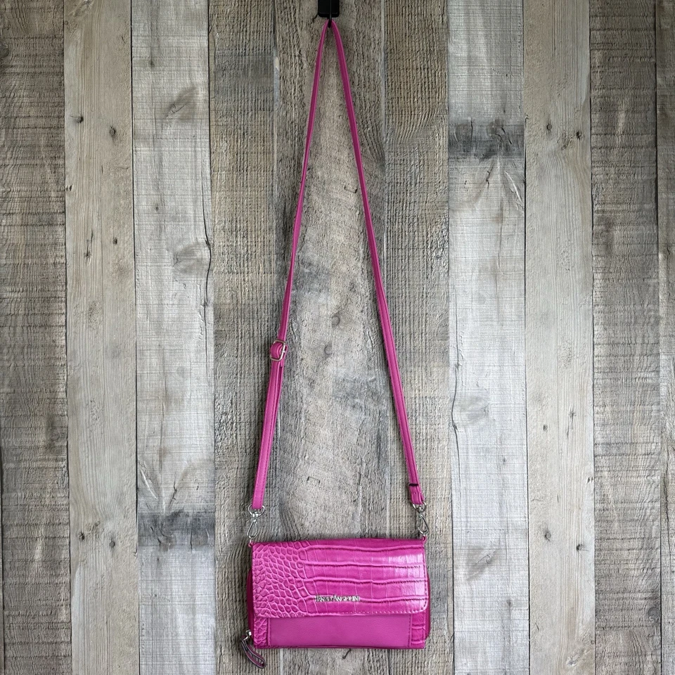 Bolso sin asas pequeño de cuero con estampado de cocodrilo rosa Enzo Angiolini para mujer Foto 1 de 4