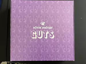 Olivia Rodrigo GUTS PROMO BOX Vinyl + Kerze + Hoodie + Socken + mehr!! SELTEN - Bild 1 von 7