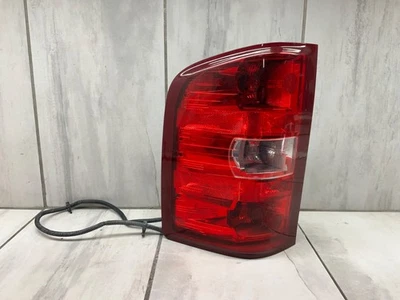 Luz trasera izquierda OEM 2007-2013 Chevy Silverado 1500 2500 3500 con arnés #25958482 Foto 1 de 4