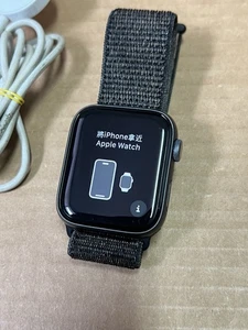 Apple Watch Series 4 44mm Gray Aluminum gps+ cellular Black Sport Band unlocked - Photo 1 sur 5
