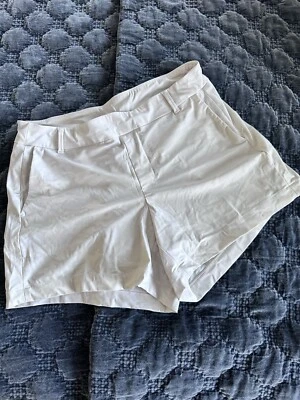 Pantalones Cortos Spanx Camuflados Blanco Y Gris Talla Mediana Foto 1 de 4