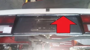 81 82 83 84 85 86 87 88 Rolls Royce Silver Spur Spirit trunk upper chrome strip - Picture 1 of 4