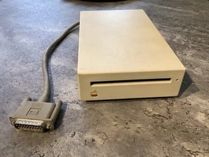Apple 800k External Drive - Floppy Drive For Early Mac Computers - Afbeelding 1 van 7