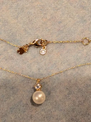 KATE SPADE Nueva York - Mini Collar Colgante Perlas de Sabiduría Foto 1 de 4