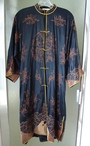 Vintage Chinese Robe Black Silk Embroidered Gold Metallic Small Size - Picture 1 of 6