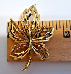 Leaf BROOCH Pin - GOLD Tone COSTUME - 2.5’’ NATURE Fashion - Picture 1 of 5