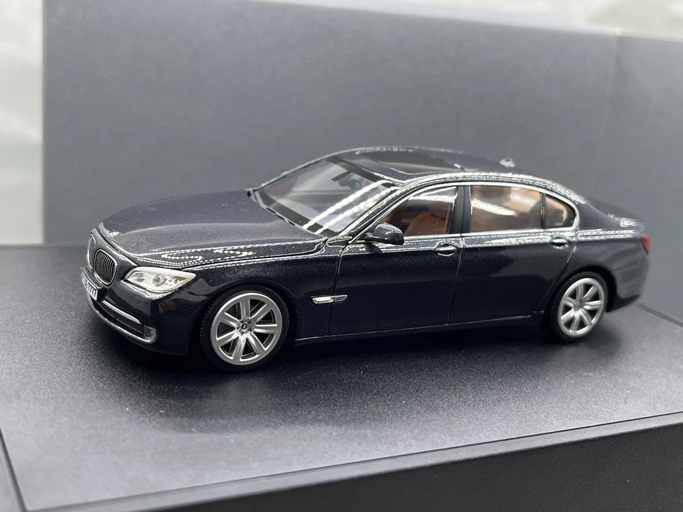 🇺🇦 1:43 Minichamps BMW 750Li F02 2008 - 2012 1/43 7er largo Foto 1 de 4