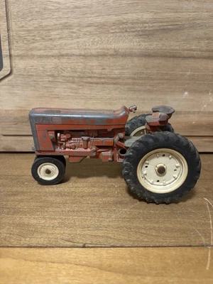 Tractor de juguete rojo fundido a presión International Harvester ERTL de colección 1/16 - A27 Foto 1 de 4