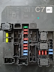 284B7 1KB0B NISSAN JUKE C7 SICHERUNGSKASTEN - Bild 1 von 2