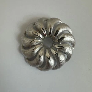 Vintage TRIFARI Brushed Circular Abstract Flower - Picture 1 of 8