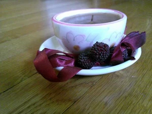 Teetasse Kerze Römer inkl. rosa Blumen Brombeere klein hübsch KOSTENLOSER VERSAND - Bild 1 von 21