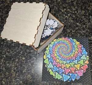 8.5 in Circle jigsaw 90 pieces 6-sided with wood box - Picture 1 of 2