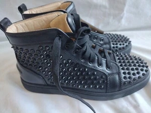 Christian Louboutin schwarze Leder Spike Hi Top Sneaker Gr. 40 sehr guter Zustand braucht Spitze - Bild 1 von 13