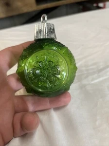 Avon Green Christmas Ornament Vintage - Picture 1 of 6