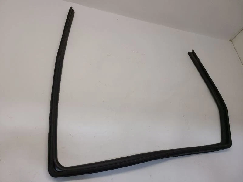 2009 2010 2011 Dodge Journey RH Right Rear Passenger Door Moulding Seal   - Image 1 of 4