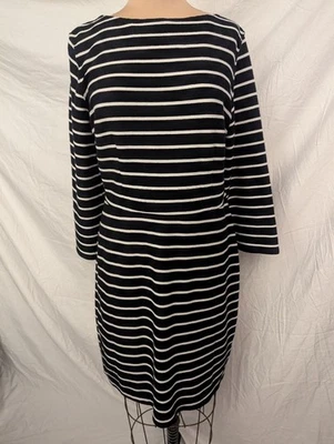 Mini vestido feminino Old Navy manga longa listrado preto e branco fit & flare tamanho G - Imagem 1 de 4