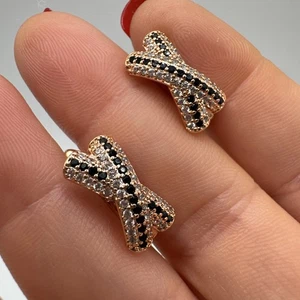 Elegantes Pendientes Colgantes Enrollados Oro 14CT - Ónix Negro, Estilo Entrecruzado - Imagen 1 de 7