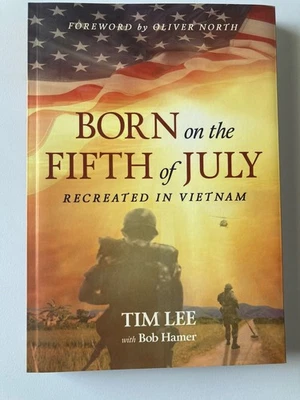 Born on the Fifth of July - Paperback By Tim Lee - GOOD Condition Foto 1 de 4