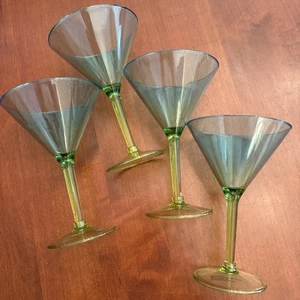 VtG SET OF 4 PLASTIC MARTINI GLASSES GREEN & BLUE Taiwan POOL WARE 7.25” NEW - Picture 1 of 8