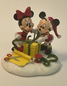 Dept 56 Disney Mickey and Minnie Merry Christmas Village Wrapping Gifts with Box - Picture 1 of 12
