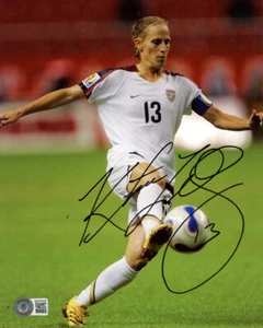 KRISTINE LILLY SIGNED AUTOGRAPHED 8x10 PHOTO TEAM USA SOCCER LEGEND BECKETT BAS - Picture 1 of 2