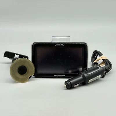 Magellan RoadMate 3120-MU 4.7 inch GPS Navigator Black Mount & Charger Bundle - Image 1 of 4