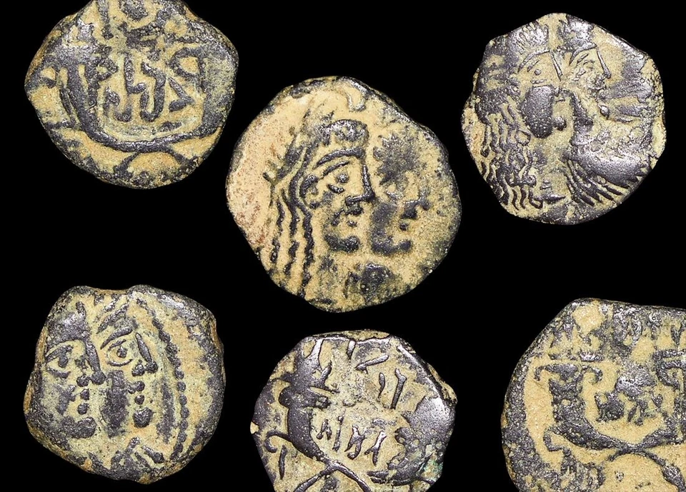 Conjunto de 2 moedas de bronze gregas antigas: Rabbel II e Rainha Gamilate, Nabateia - Imagem 1 de 1