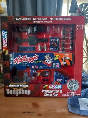 2001 Ertl RC2 Kelloggs 运输车和库存汽车套件 全新带盒 — 第 1/4 张图片