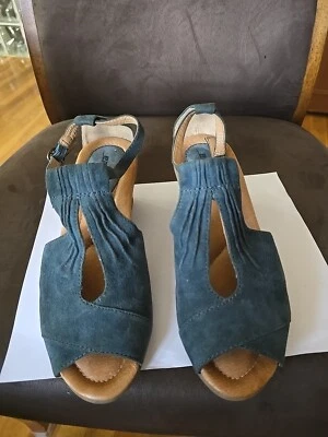 Earth Caper 女式 7.5 B 码凉鞋侧扣楔形高跟鞋蓝色麂皮绒鞋 — 第 1/4 张图片