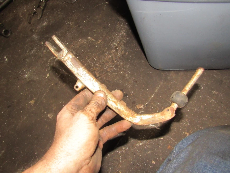 Suzuki GT750 1974 soporte lateral Foto 1 de 1