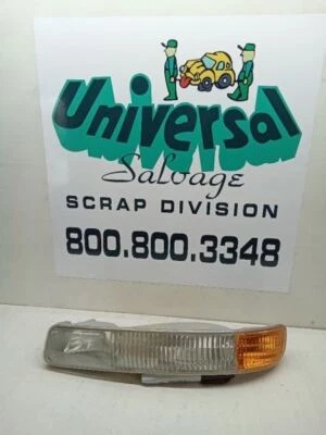 Lâmpada dianteira esquerda 2003 GMC Yukon XL 1500 - Imagem 1 de 4