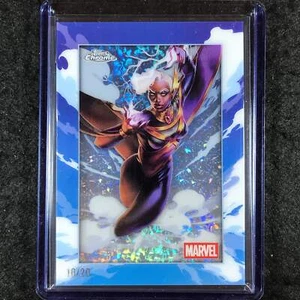 2025 Topps Chrome Marvel Storm Air Marvel Shadowbox SSP 10/20 - Imagen 1 de 1