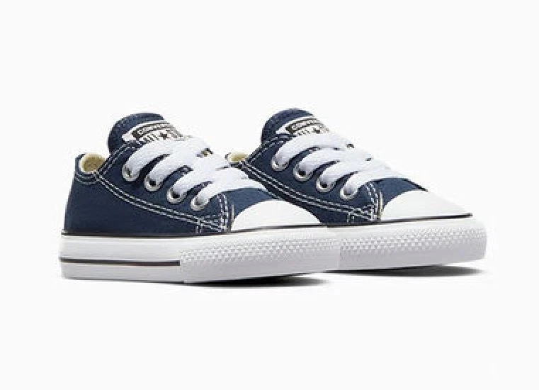 Nuevo (talla 8) Niño pequeño Converse Chuck Taylor All Star Low Top 7J237 Color Azul Marino Foto 1 de 4