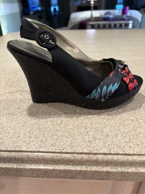 Charlotte Russe Womans Slingback Peep Toe Wedge Sandal/Sz 7/Nice Color &Design - Image 1 of 4