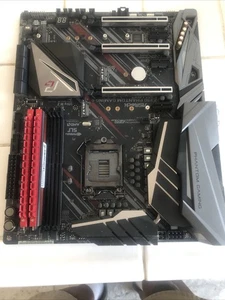 ASRock Z390 Phantom Gaming 4 Motherboard Intel Z390 LGA 1151 DDR4 ATX M.2 DVI-D - Afbeelding 1 van 2